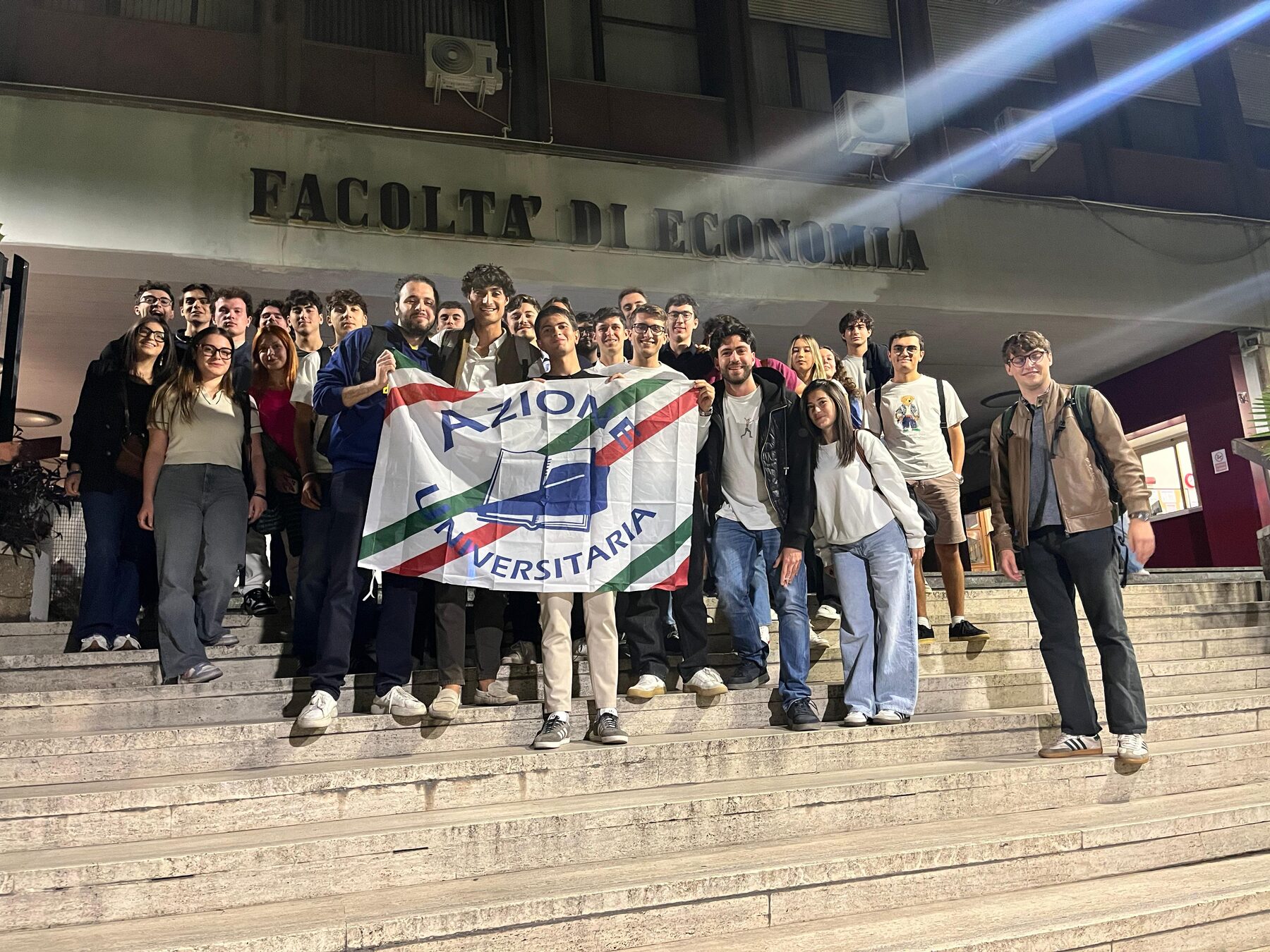 Gruppo di Azione Universitaria Sapienza davanti alla Facolta di Economia